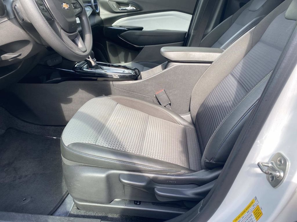 Used 2024 Chevrolet Trax LT FWD image 18