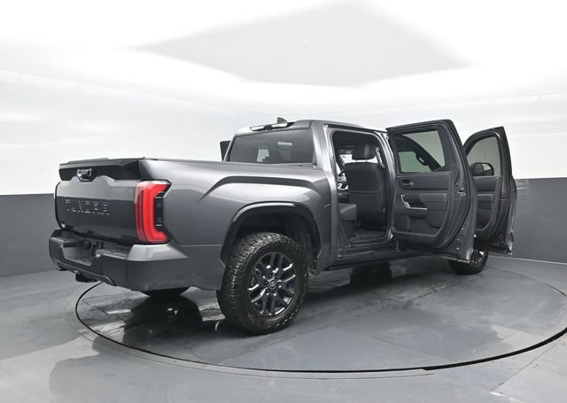 Used 2025 Toyota Tundra Platinum AWD/4WD image 32