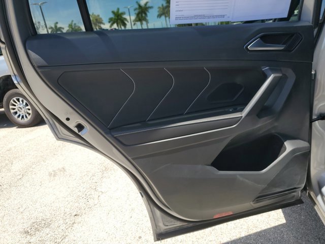 Used 2022 Volkswagen Tiguan SE R-Line image 17