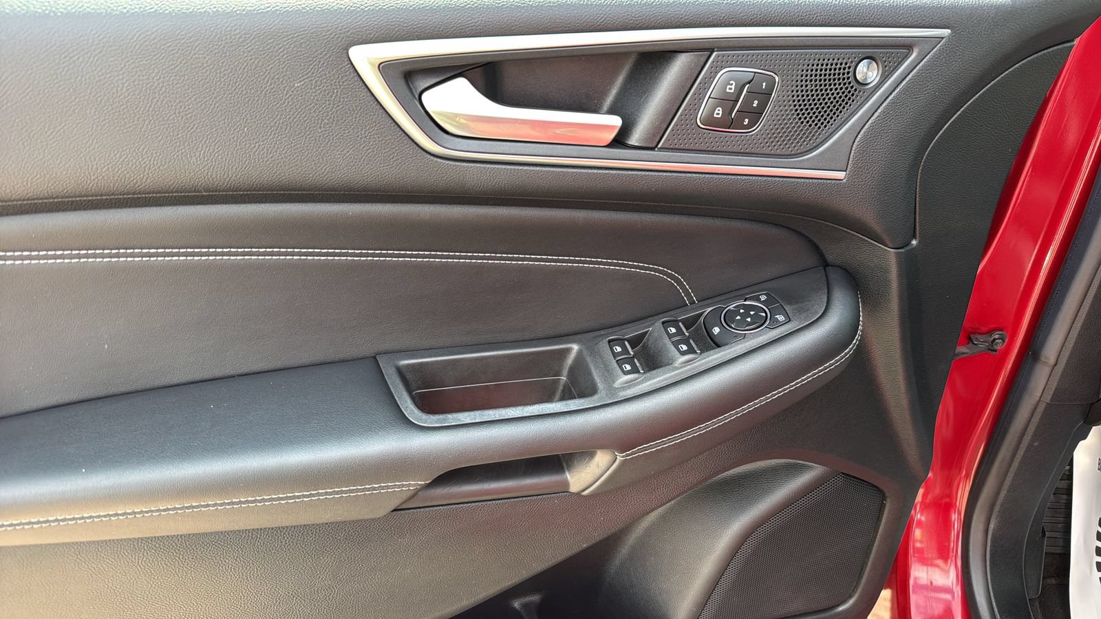 Certified 2023 Ford Edge Titanium AWD/4WD image 11