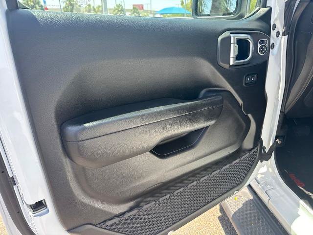 Used 2023 Jeep Gladiator Sport AWD/4WD image 16