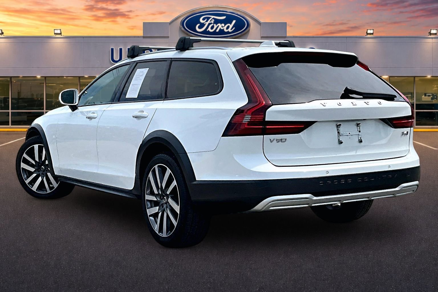 Used 2023 Volvo V90 B6 Cross Country Ultimate AWD/4WD image 2
