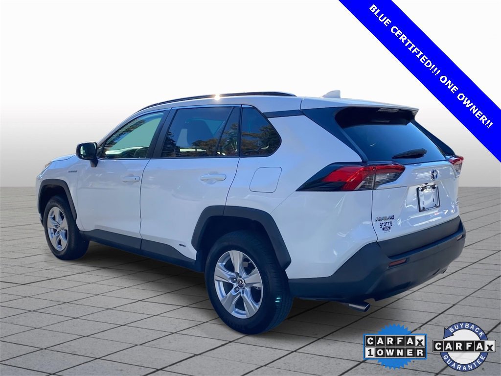 Used 2021 Toyota RAV4 LE image 2