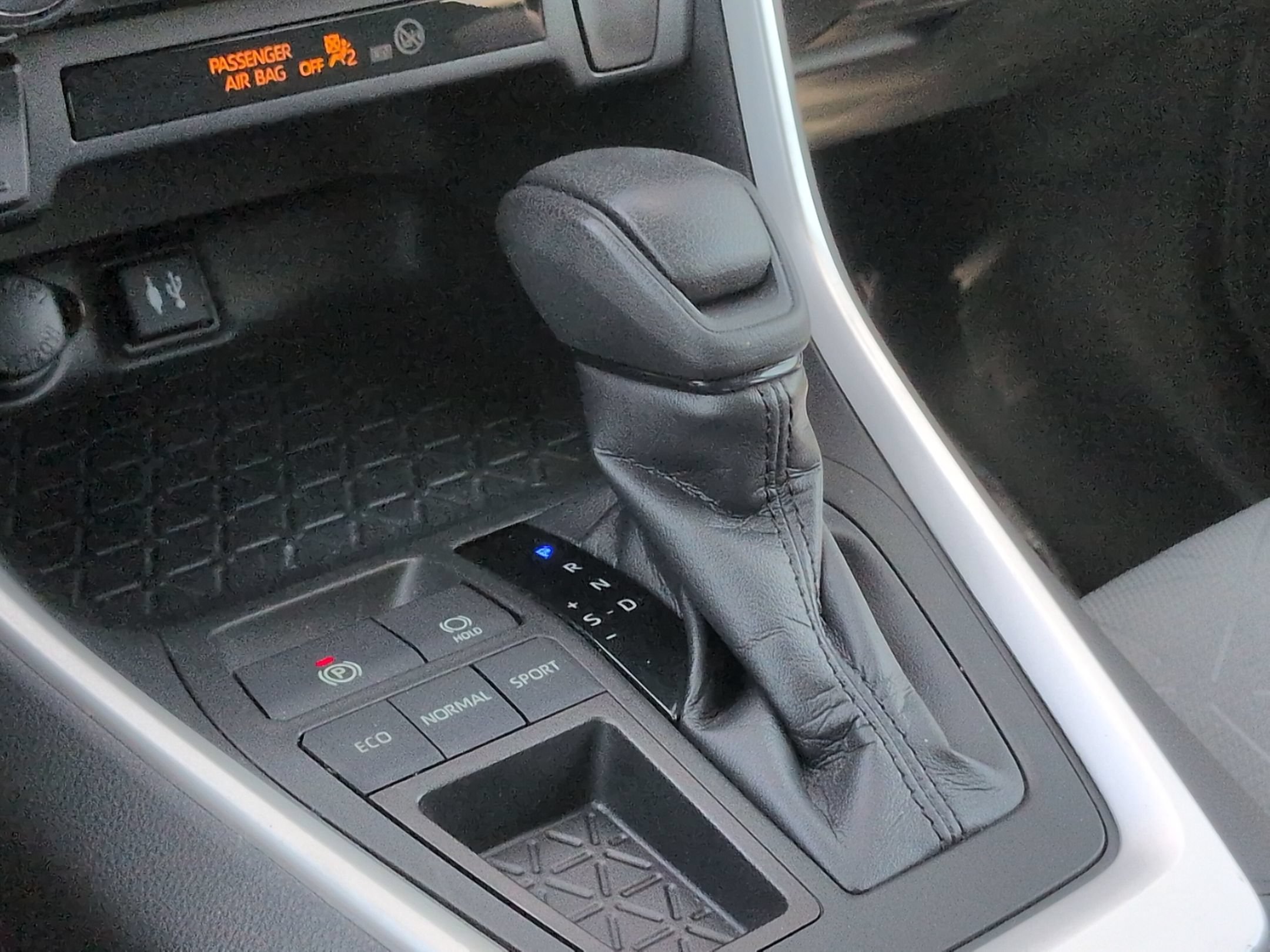 Used 2019 Toyota RAV4 XLE FWD image 27