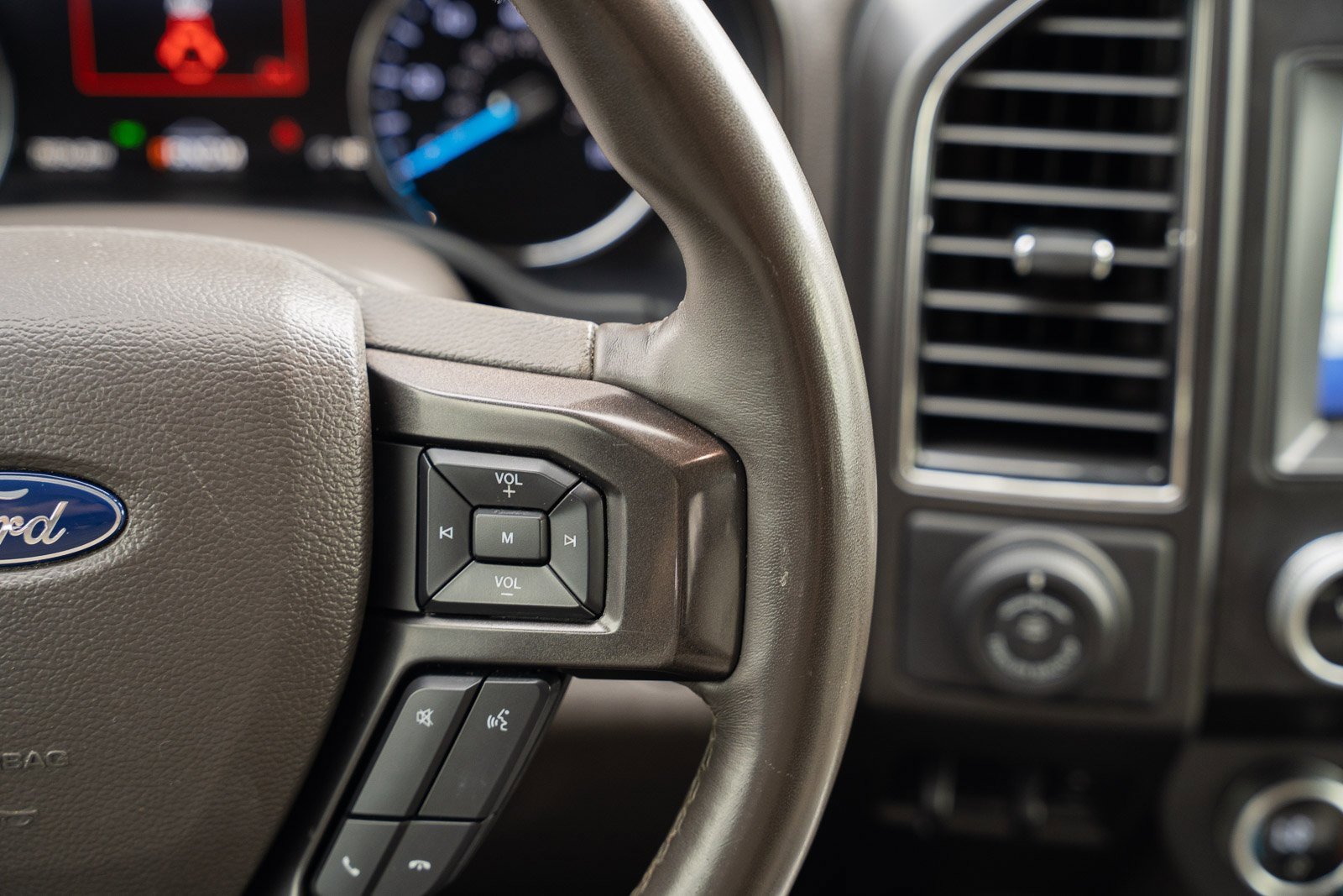 Certified 2021 Ford Expedition Limited image 32