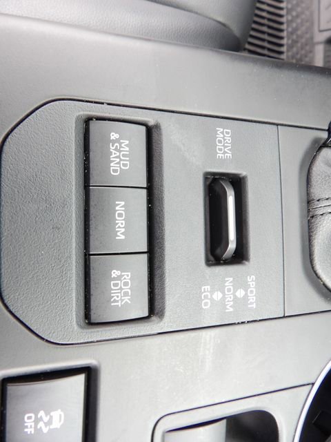 Used 2021 Toyota Highlander XLE AWD/4WD image 24