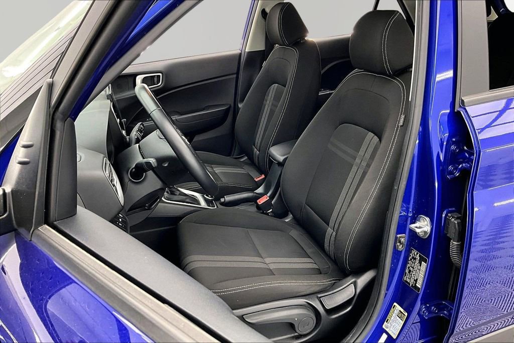 Used 2022 Hyundai Venue SEL FWD image 25
