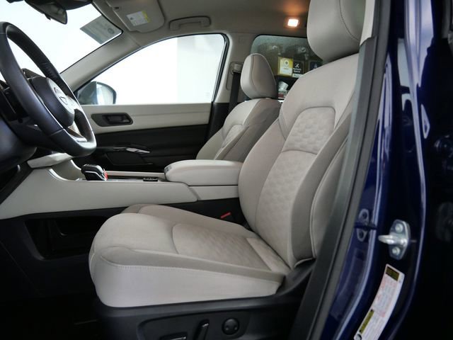 Used 2024 Nissan Pathfinder SV image 18