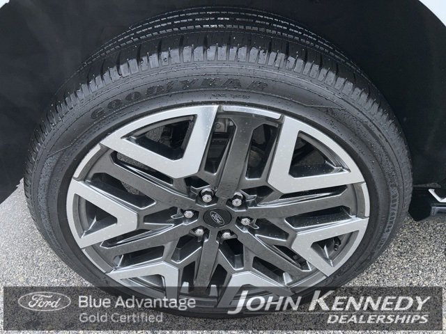 Certified 2025 Ford Expedition Max Platinum w/ Platinum Ultimate Package image 9