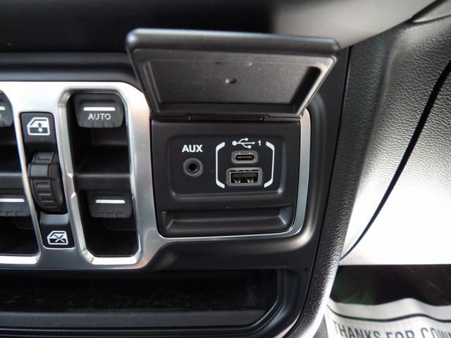 Used 2019 Jeep Wrangler Unlimited Sahara w/ Cold Weather Group AWD/4WD image 25