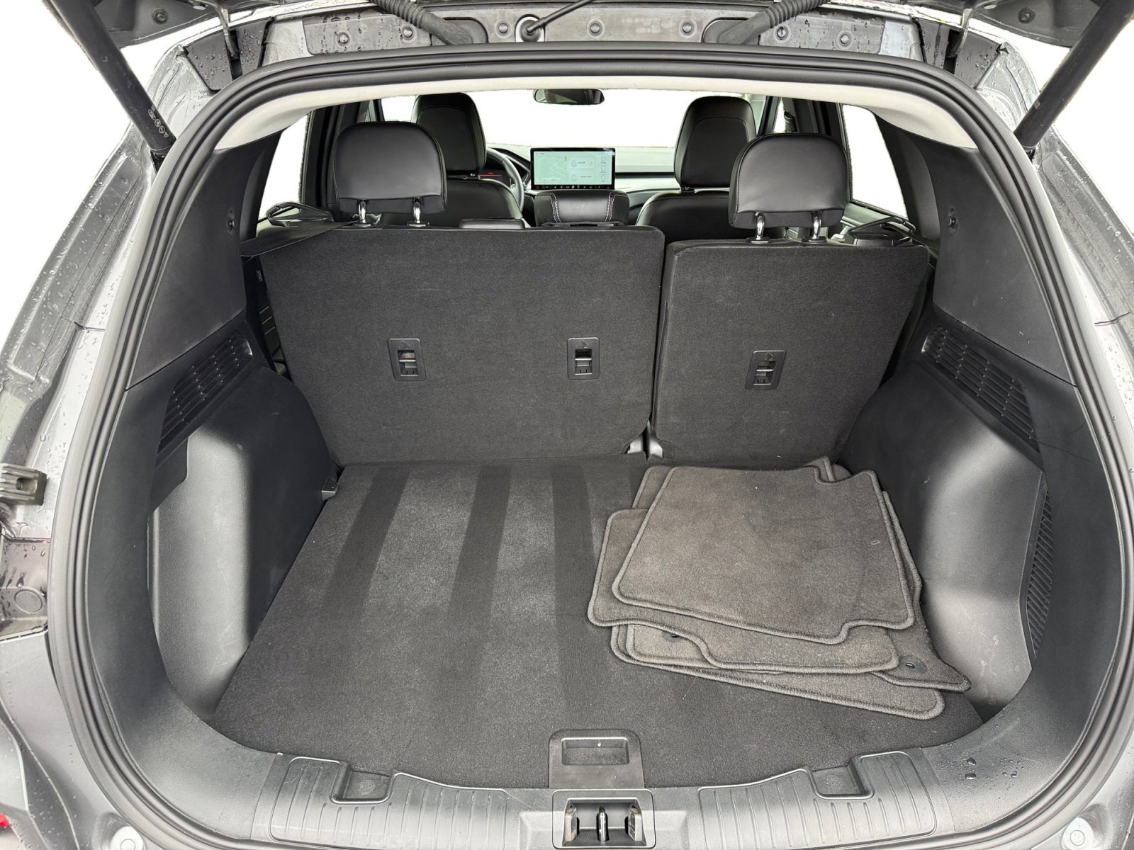 Certified 2025 Ford Escape SE w/ Class II Trailer Tow Package image 17