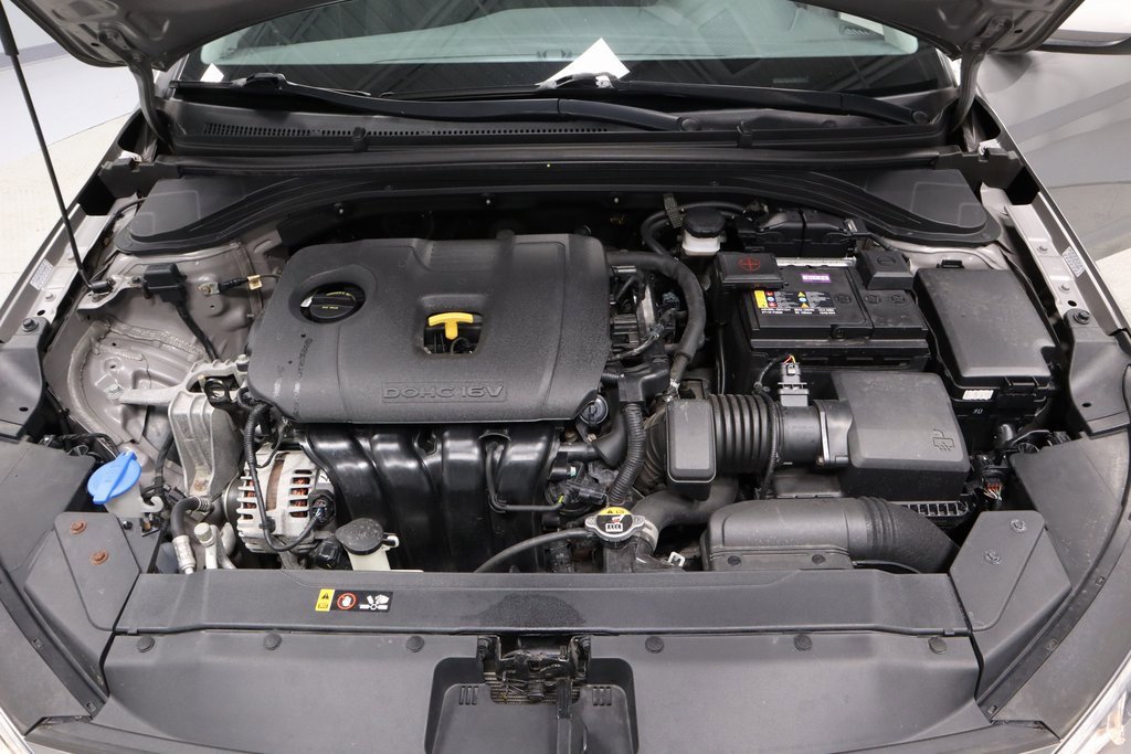 Used 2020 Hyundai Elantra SE w/ Winter Weather Package image 15