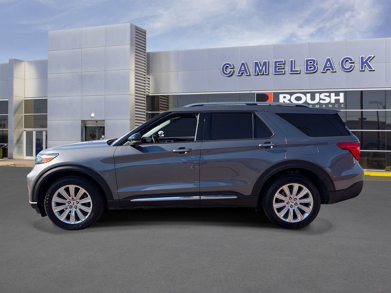Certified 2022 Ford Explorer Limited w/ Equipment Group 301A AWD/4WD image 3