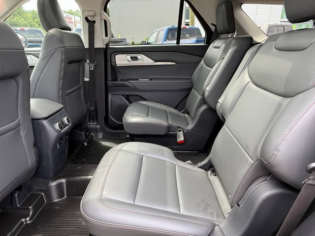 Certified 2025 Ford Explorer Active w/ Active Comfort Package AWD/4WD image 21