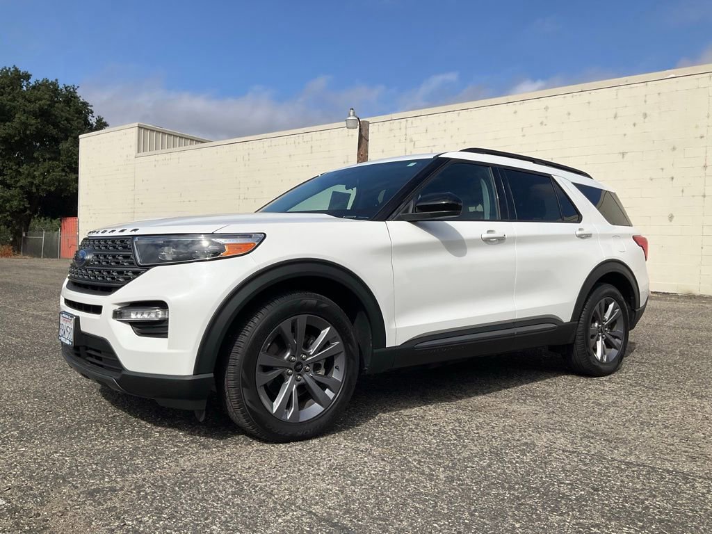 Certified 2022 Ford Explorer XLT w/ Equipment Group 202A image 5