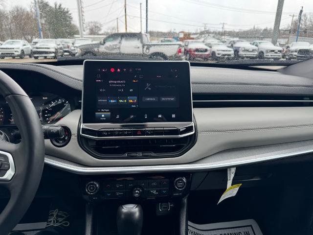 Used 2025 Jeep Compass Limited image 12