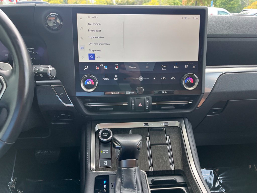 Used 2024 Lexus GX 550 w/ Accessory Package (Z1) AWD/4WD image 30
