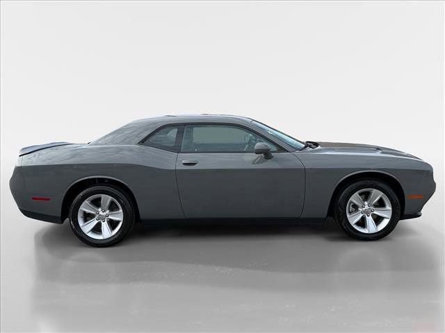 Used 2023 Dodge Challenger SXT image 2