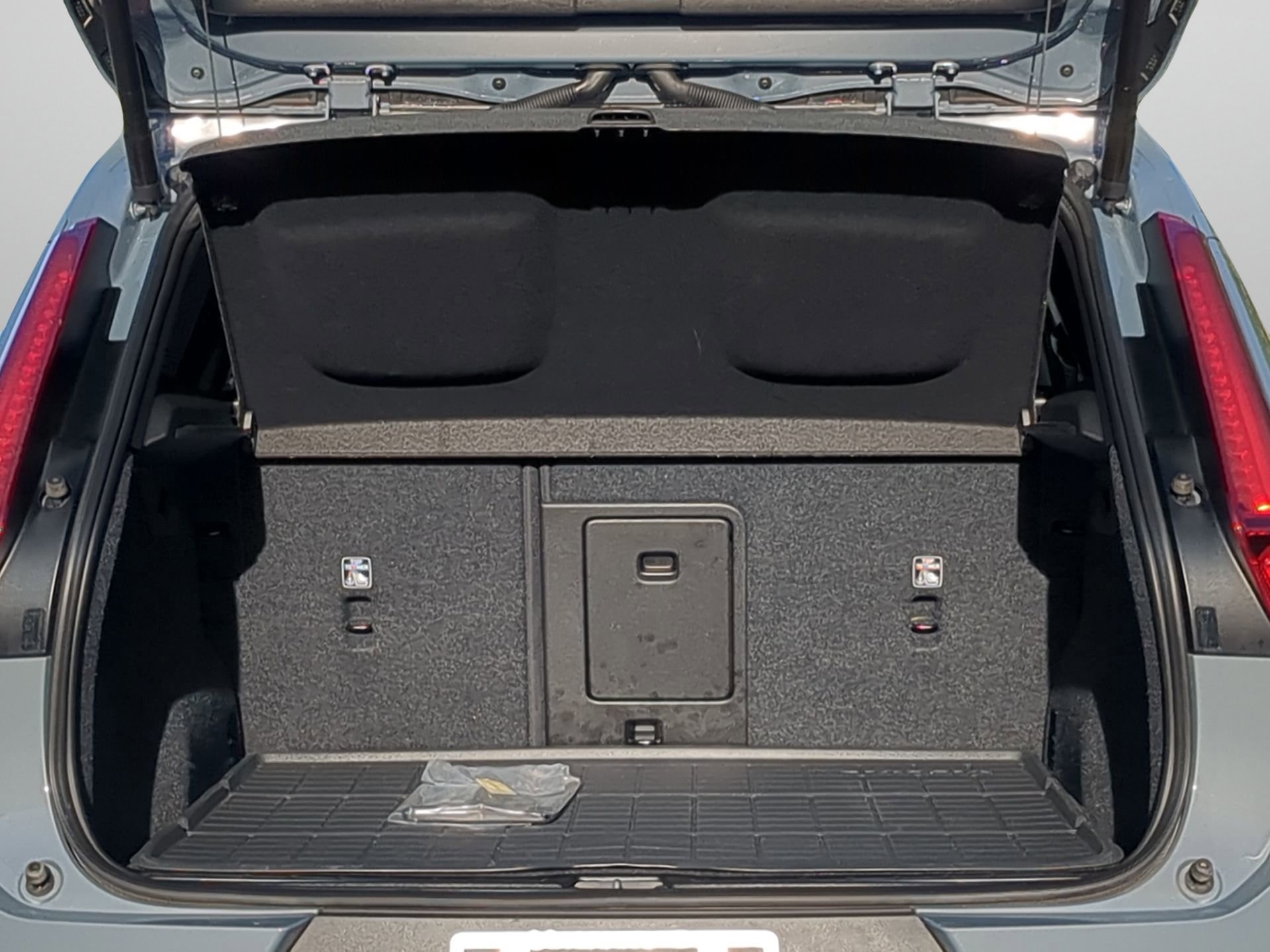 Used 2023 Volvo XC40 B5 Plus w/ Protection Package Premier image 46