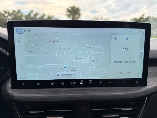 Certified 2025 Ford Escape Platinum w/ Premium Technology Package FWD image 23