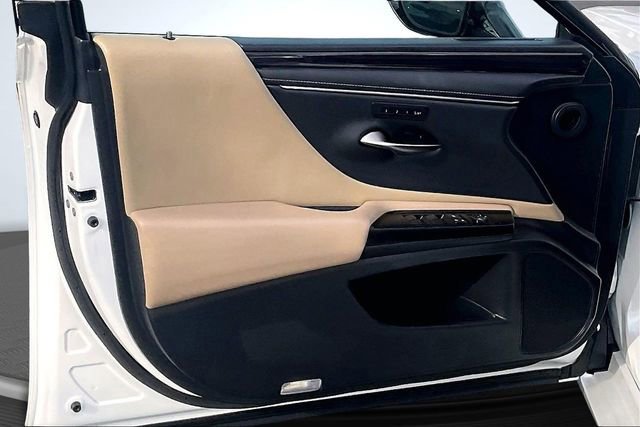 Used 2019 Lexus ES 300h w/ Accessory Package 2 image 22