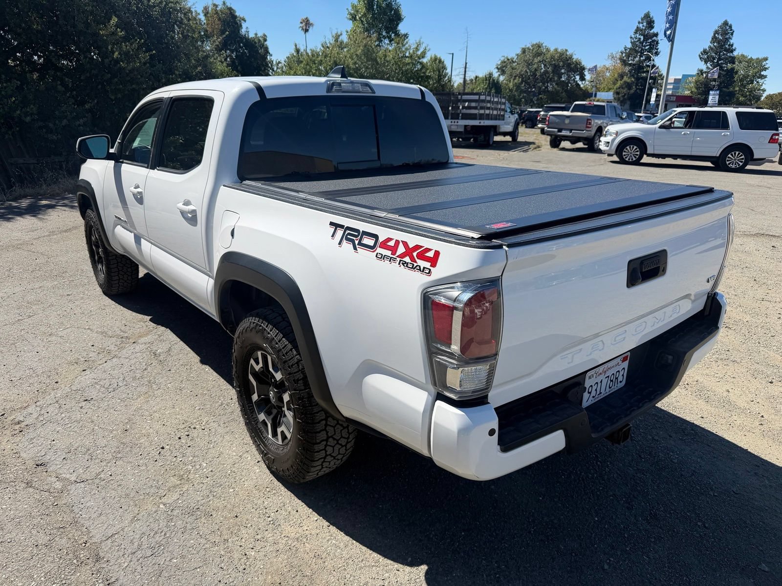 Used 2021 Toyota Tacoma TRD Off-Road w/ Technology Package AWD/4WD image 3