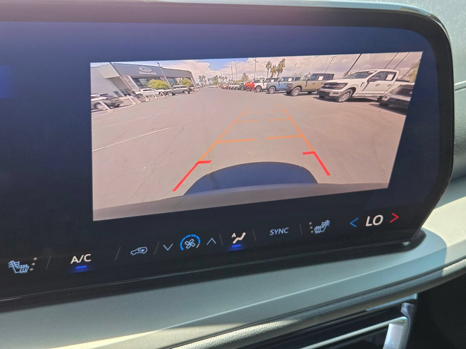 Used 2025 Chevrolet Traverse LT FWD image 22