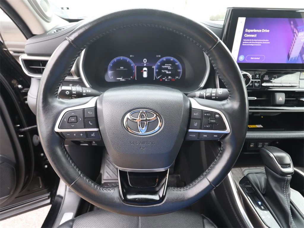 Used 2023 Toyota Highlander Limited image 18