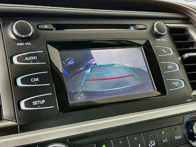 Used 2018 Toyota Highlander LE w/ Carpet Mat Package (TMS) AWD/4WD image 28
