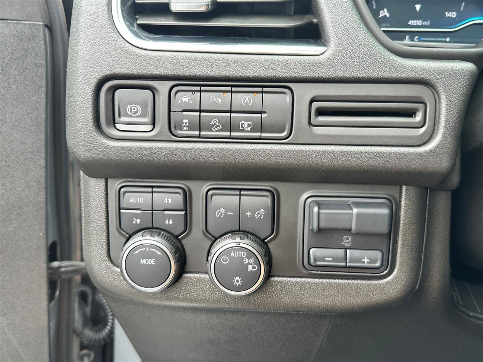 Used 2024 Chevrolet Tahoe Z71 w/ Luxury Package image 20