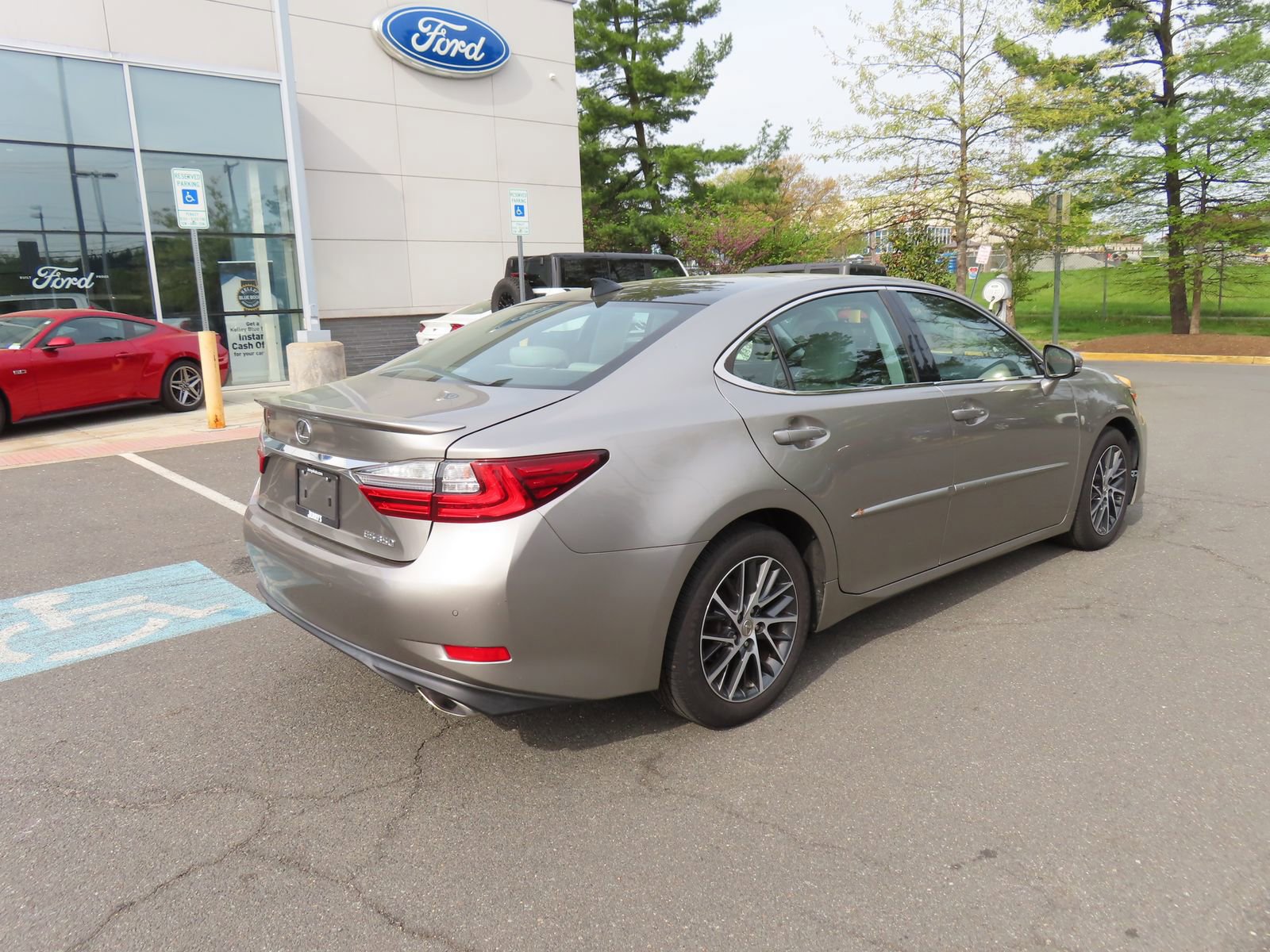Used 2017 Lexus ES 350 w/ Luxury Package FWD image 6