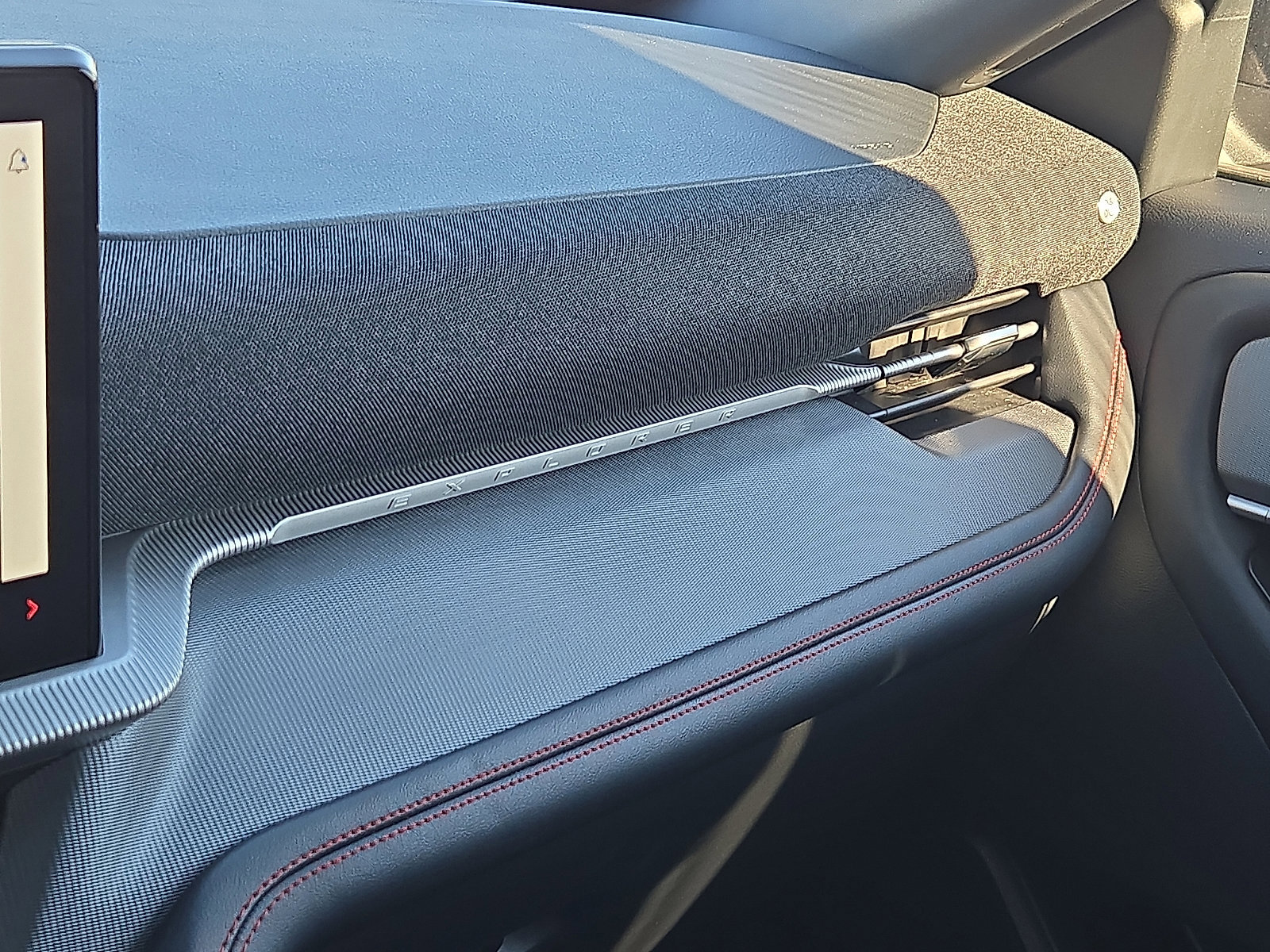 Certified 2025 Ford Explorer ST-Line w/ Premium Package image 20