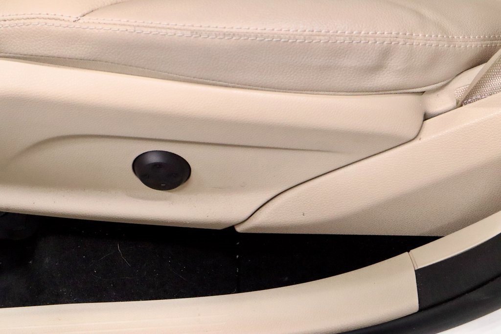 Used 2022 Mercedes-Benz GLC 300 4MATIC image 25