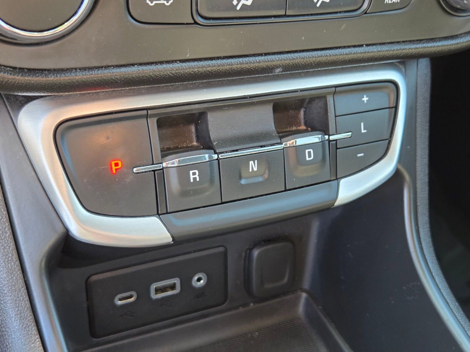 Used 2024 GMC Terrain SLE image 23