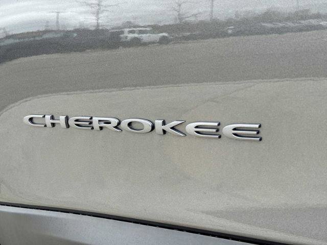 Used 2022 Jeep Cherokee Trailhawk w/ Trailhawk Elite Value Package AWD/4WD image 10