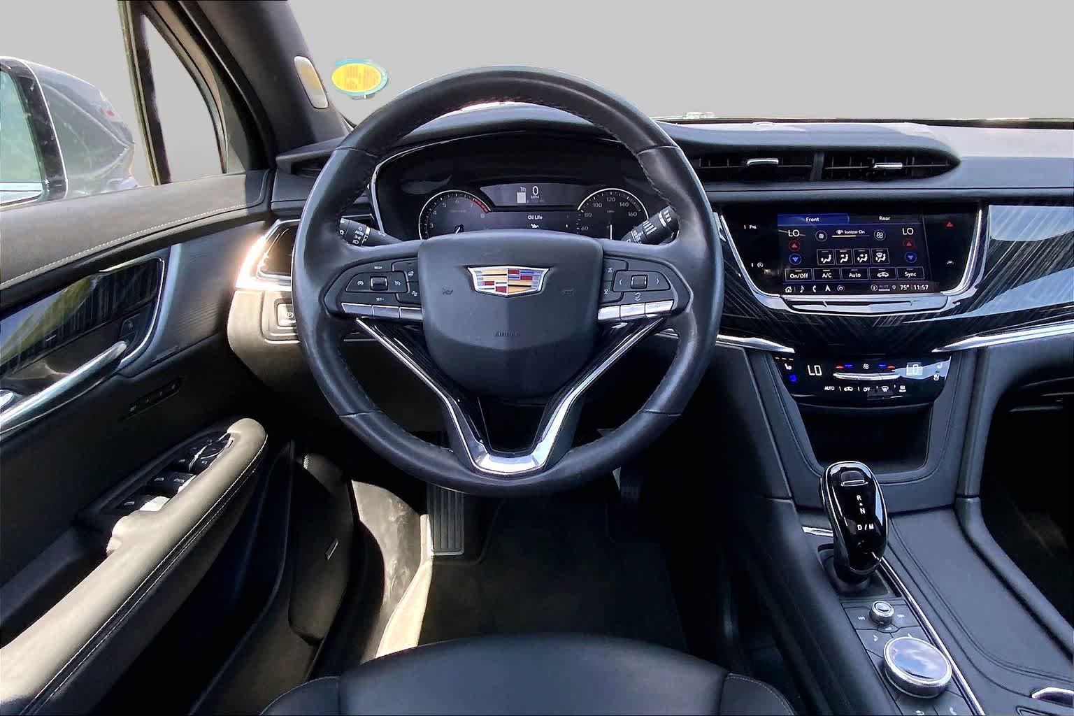 Used 2025 Cadillac XT6 Premium Luxury AWD/4WD image 6