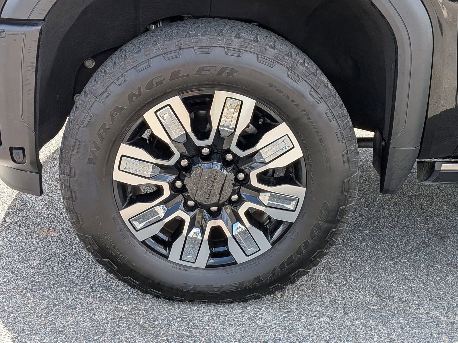 Used 2024 GMC Sierra 2500 Denali w/ Max Trailering Package AWD/4WD image 6