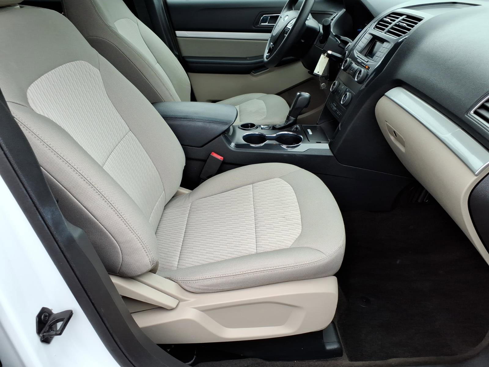 Certified 2018 Ford Explorer FWD image 9