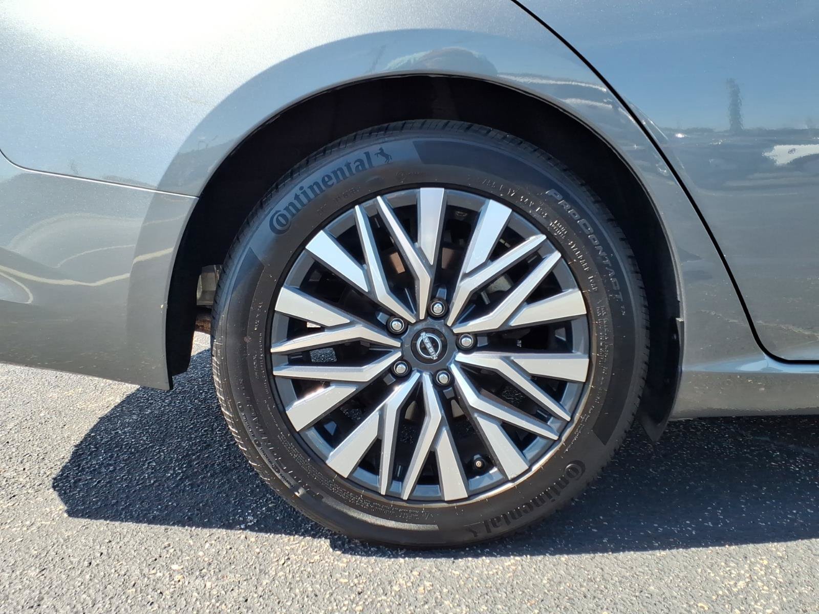 Used 2025 Nissan Altima 2.5 SV FWD image 10