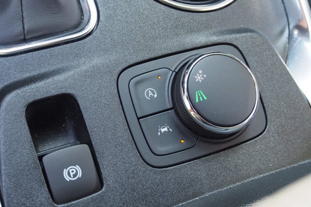Used 2023 Chevrolet Traverse LS FWD image 27