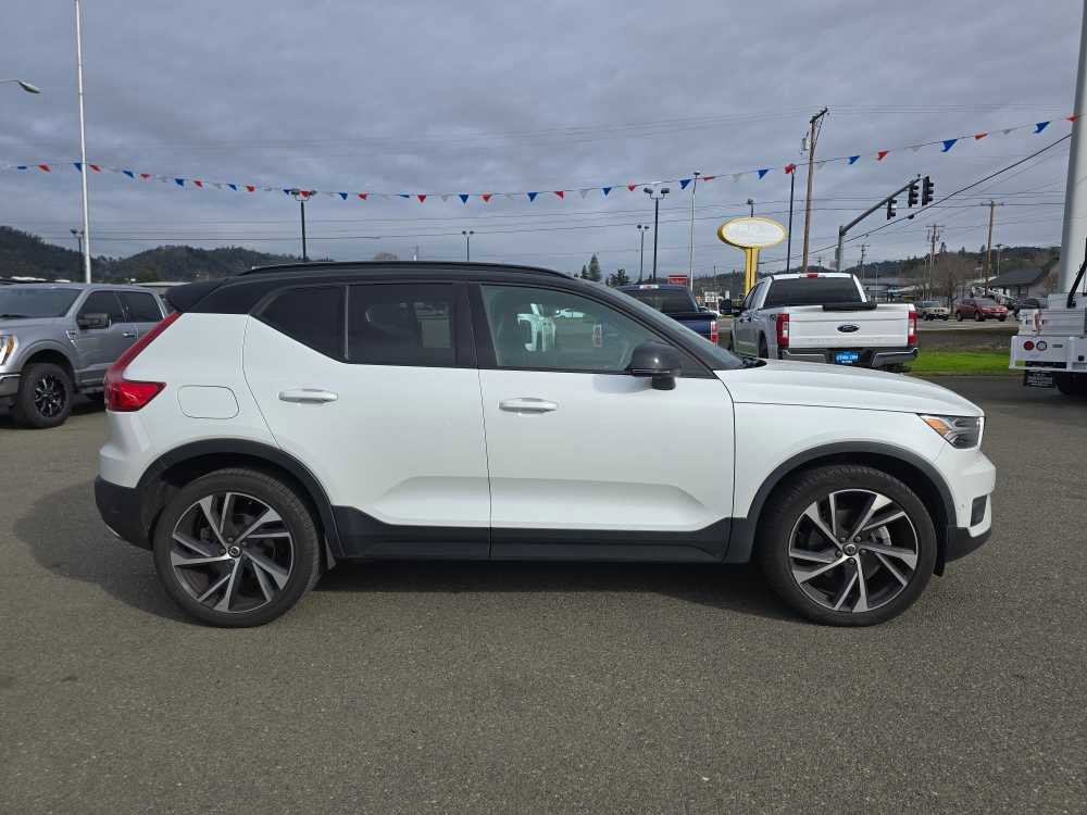 Used 2019 Volvo XC40 T5 R-Design image 6