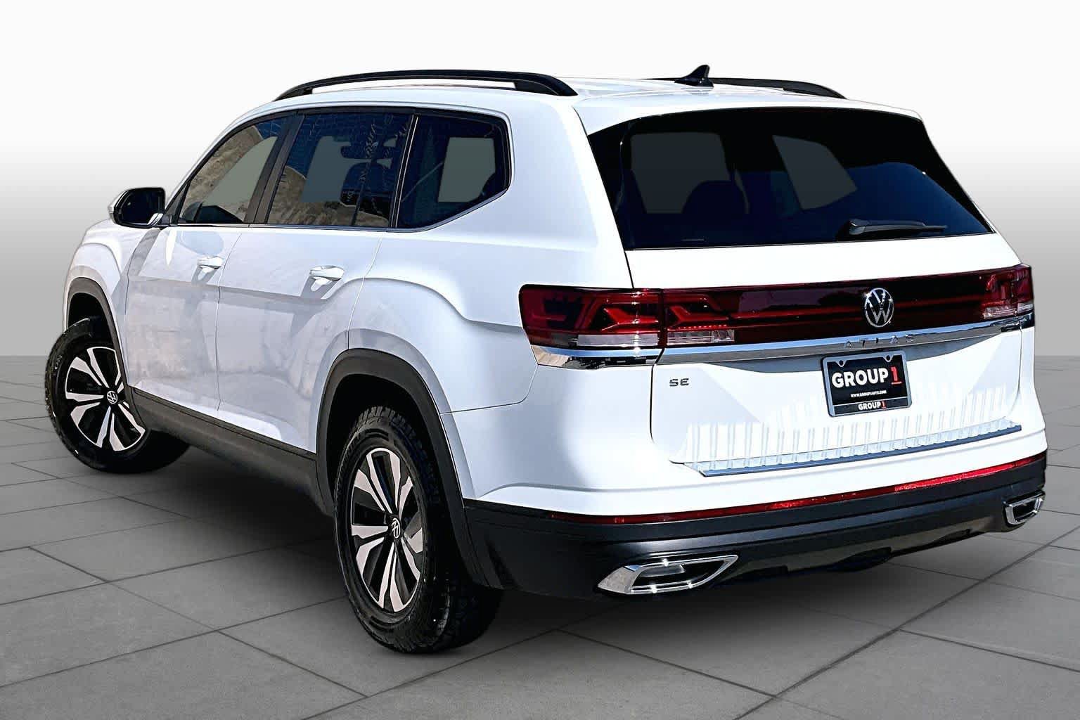 Used 2025 Volkswagen Atlas SE FWD image 6