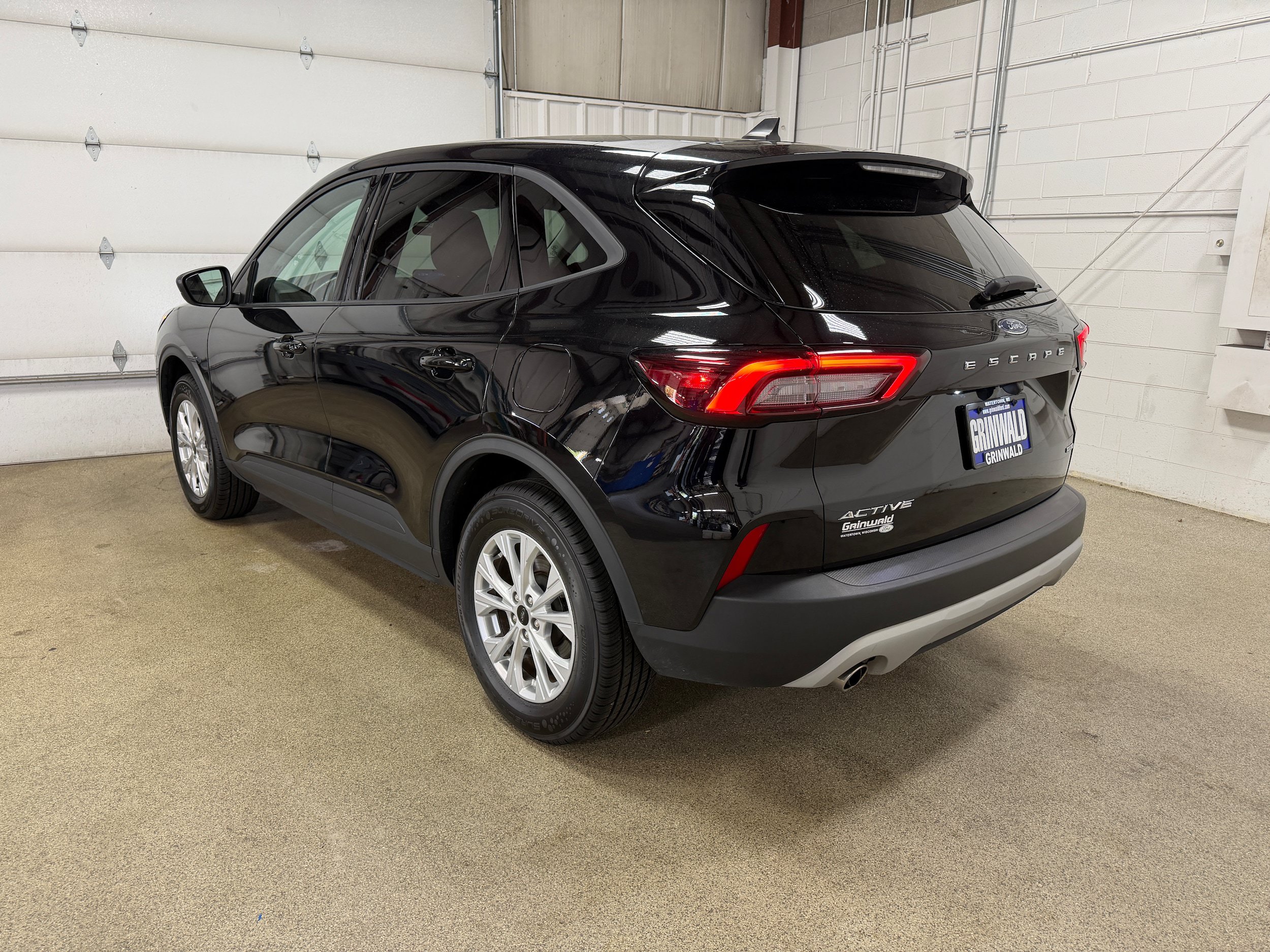 Certified 2025 Ford Escape Active AWD/4WD image 8