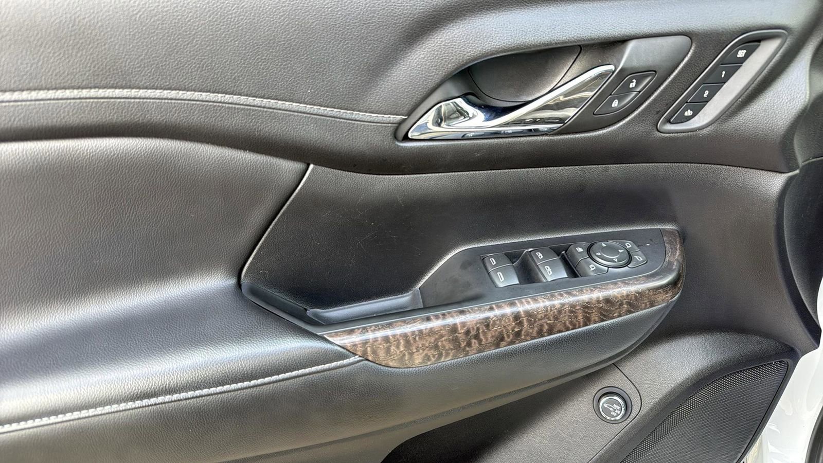 Used 2023 GMC Acadia Denali image 12