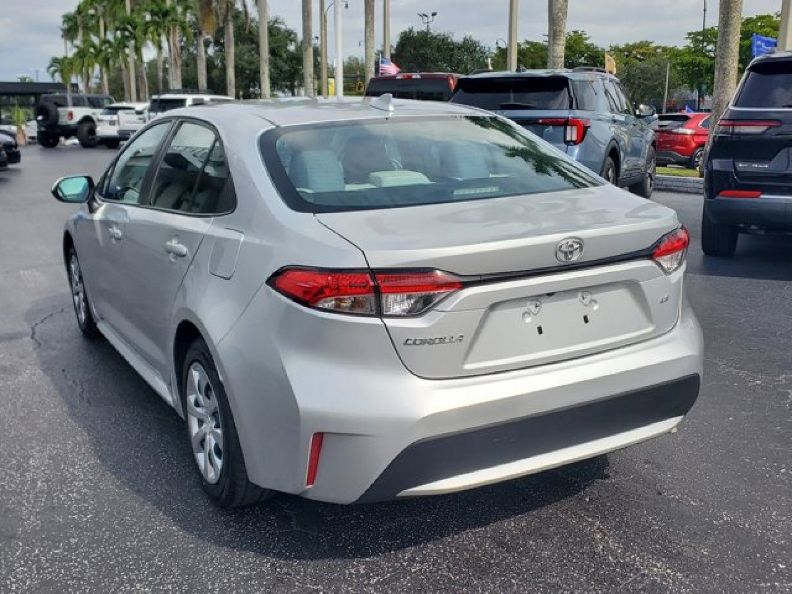 Used 2021 Toyota Corolla LE image 5