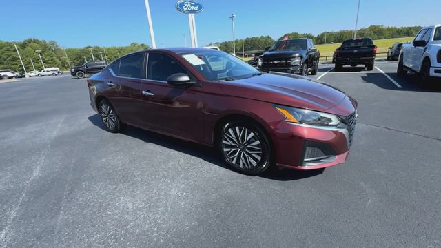 Used 2025 Nissan Altima 2.5 SV FWD image 2