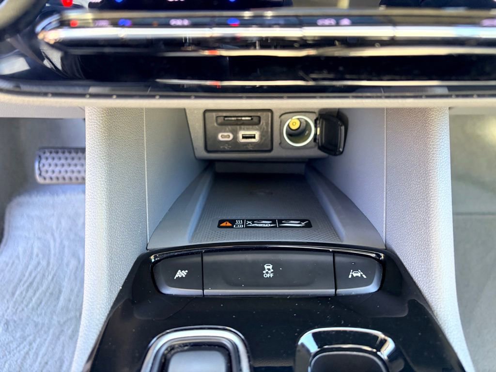 Used 2023 Chevrolet Bolt EUV Premier w/ Sun & Sound Package image 13