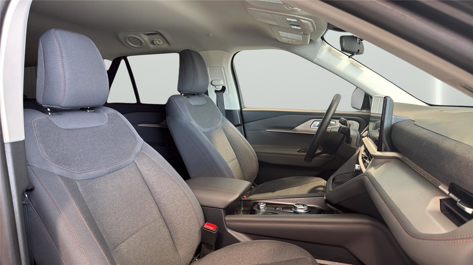 Certified 2025 Ford Explorer Active image 14