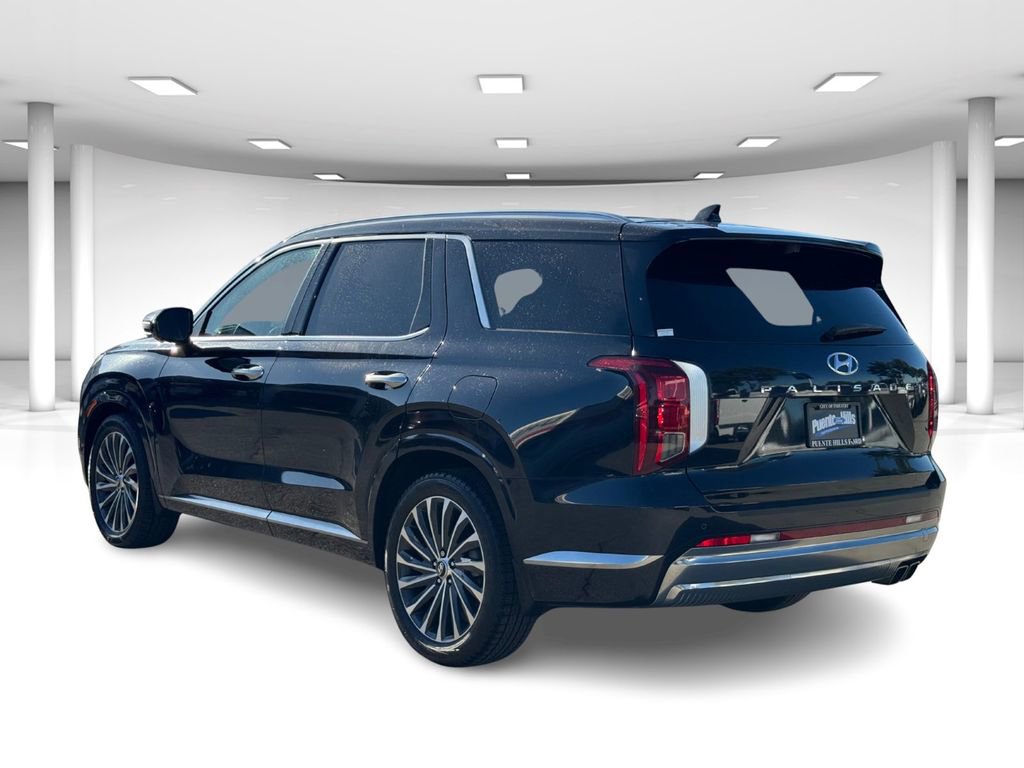 Used 2023 Hyundai Palisade Calligraphy image 3