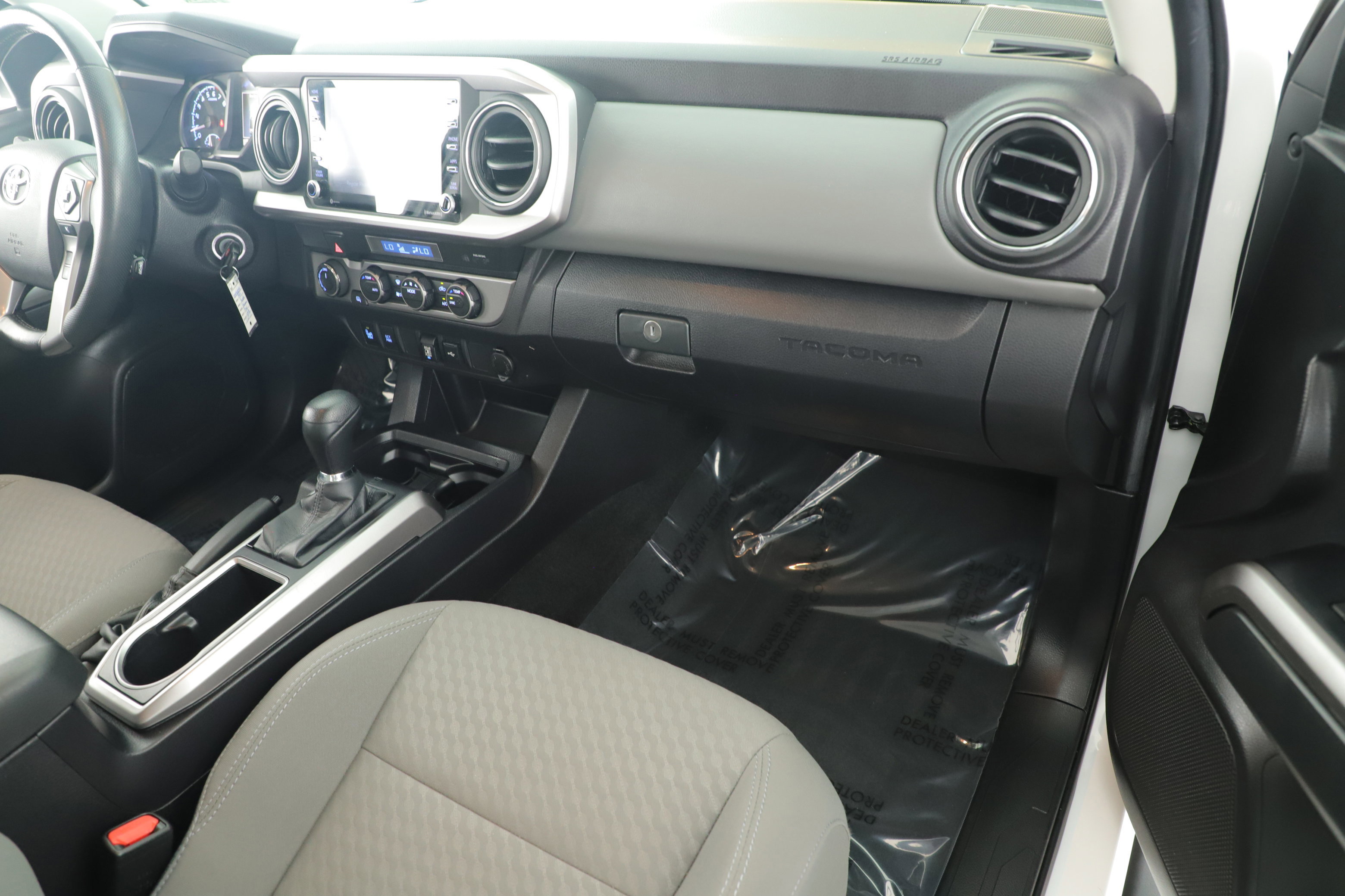 Used 2022 Toyota Tacoma SR5 w/ Technology Package image 21